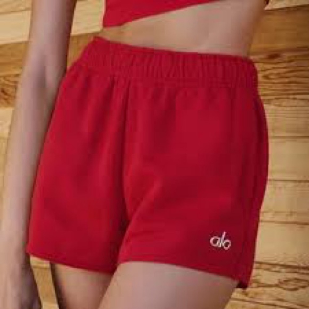 ALO Yoga Women's Bold Red Accolade Shorts Sz. M